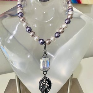 Satin Shell Pearl - Lavender and Cream Monotones